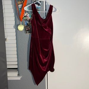 dark red dress from Windsor. Size S. Velvet material. Short dress.